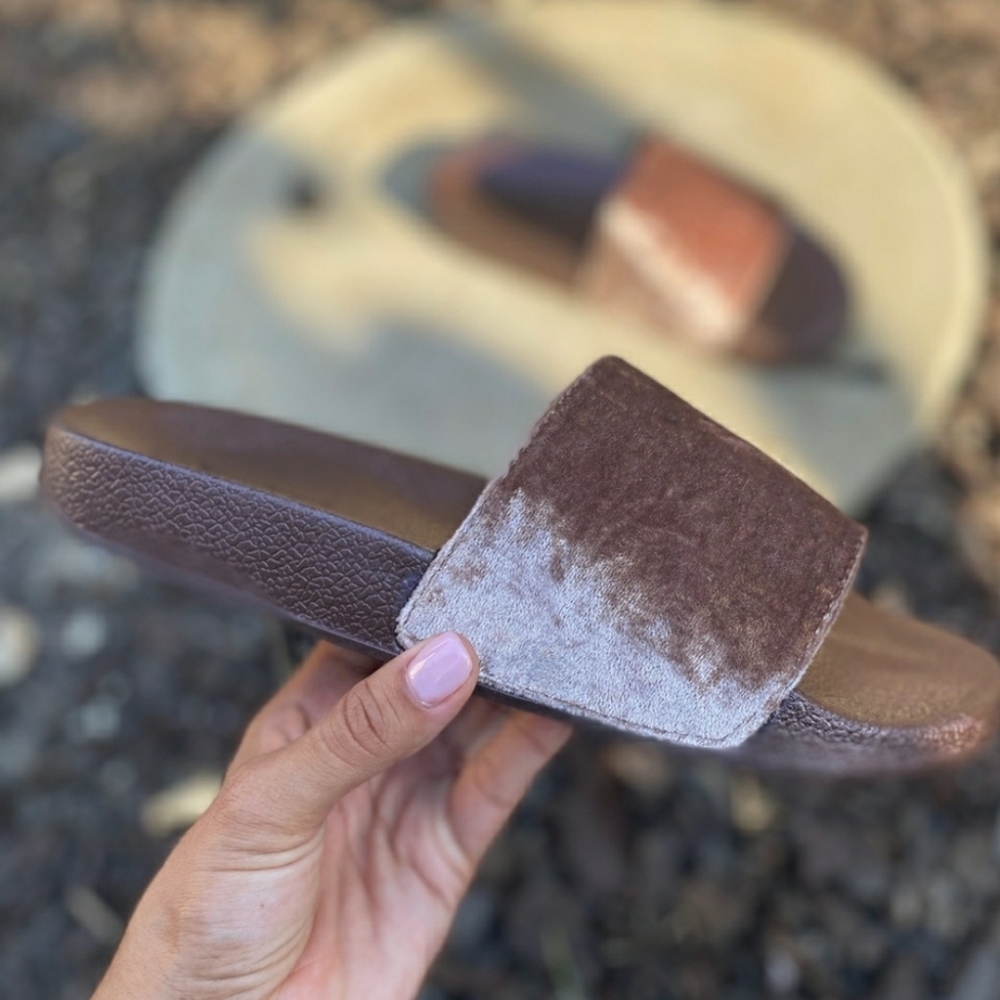 Nature Breeze Coffee Velvet Slides